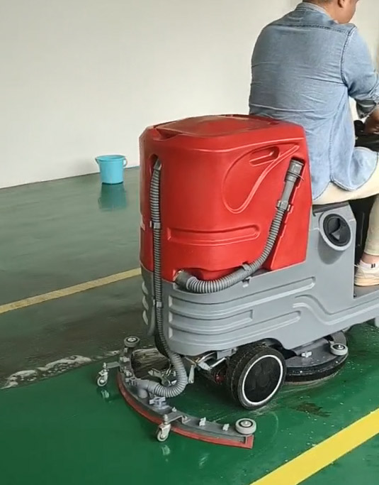 节能公司采购驾驶式洗地机GX5解决地面清洁问题